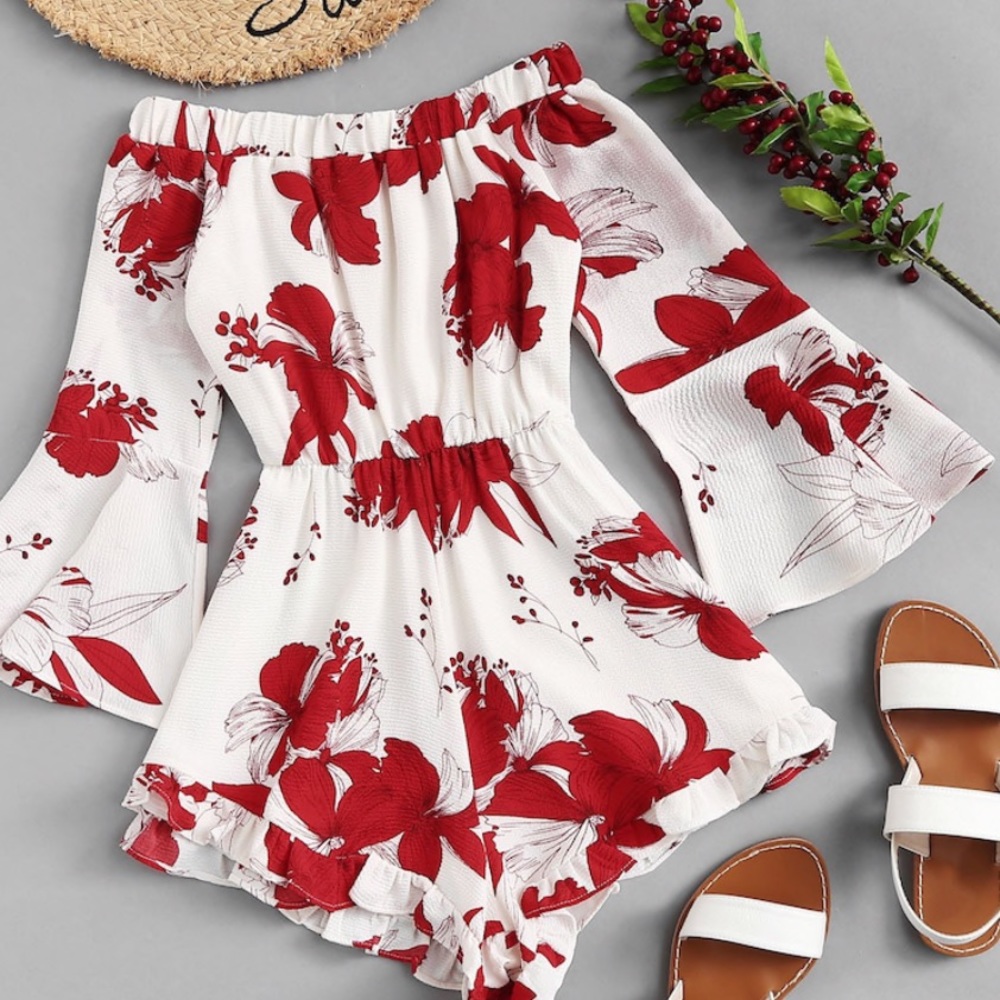 🥳HP🥳🌹LAST ONE Floral Belled Sleeve Romper